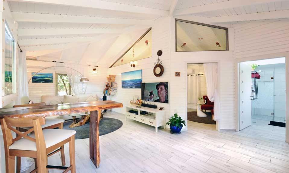 Lodge On The Sea Shave Ziyyon Buitenkant foto